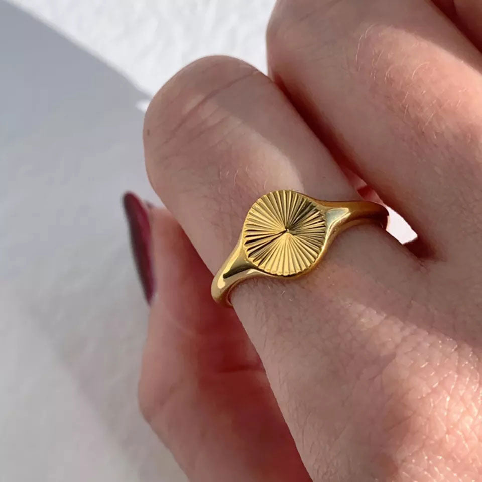 Rizavelle | Sunburst Ring 18K Gold Aurevea Atelier