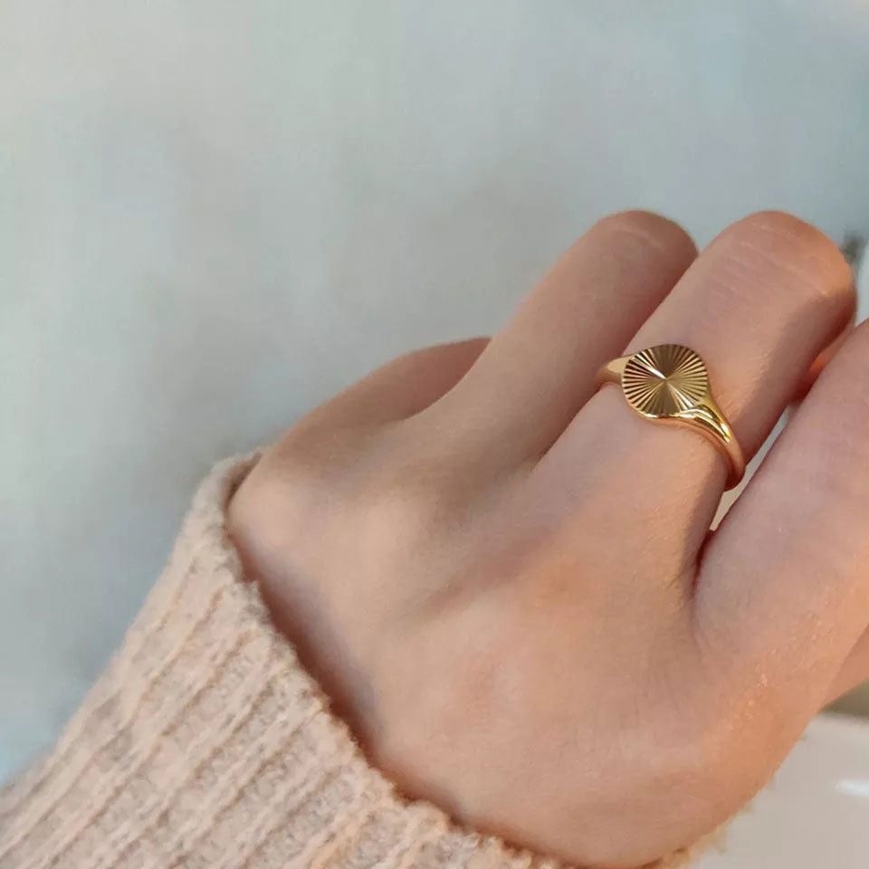 Rizavelle | Sunburst Ring 18K Gold Aurevea Atelier