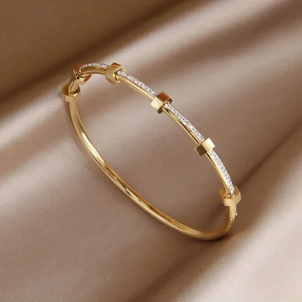 Elegant Golden Bracelet in Light Design Aurevea Atelier